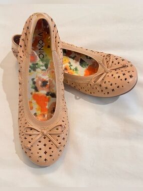 Vionic Peach Laser-Cut Ballet Flat with Bow